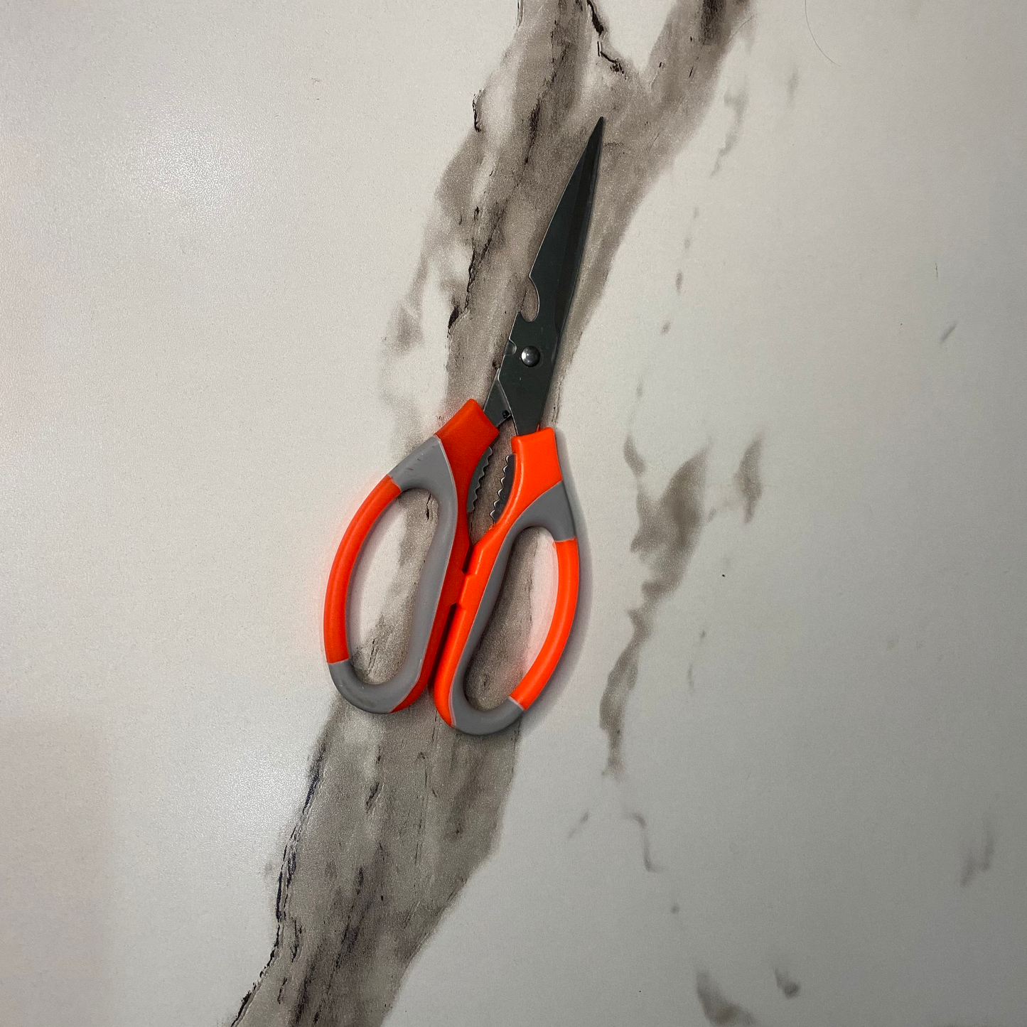 Multipurpose kitchen scissors